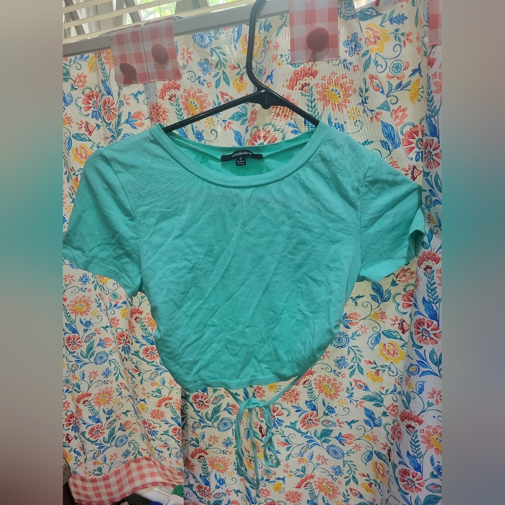 Short sleeve teal open back crop top